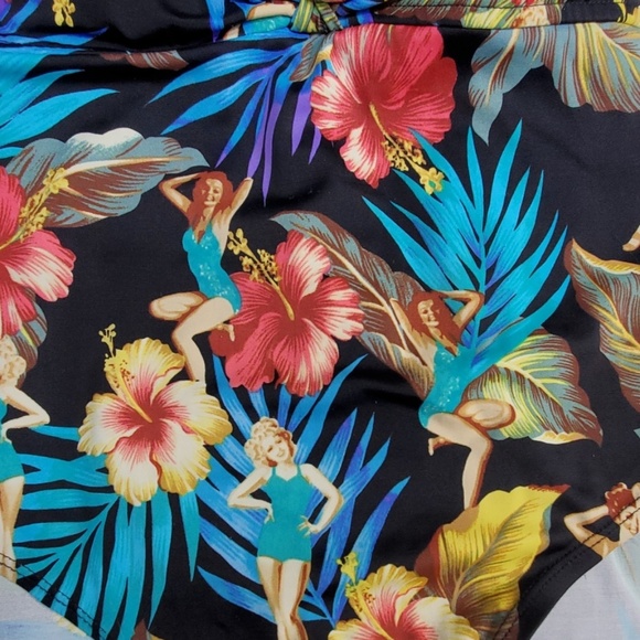 Kathy Ireland Bathing Suit - Picture 2 of 7